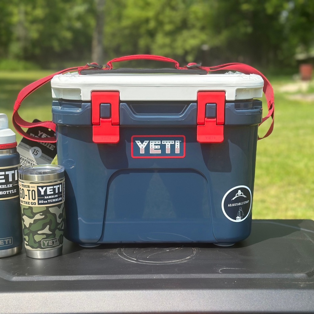 NWT Yeti Roadie 15 RWB